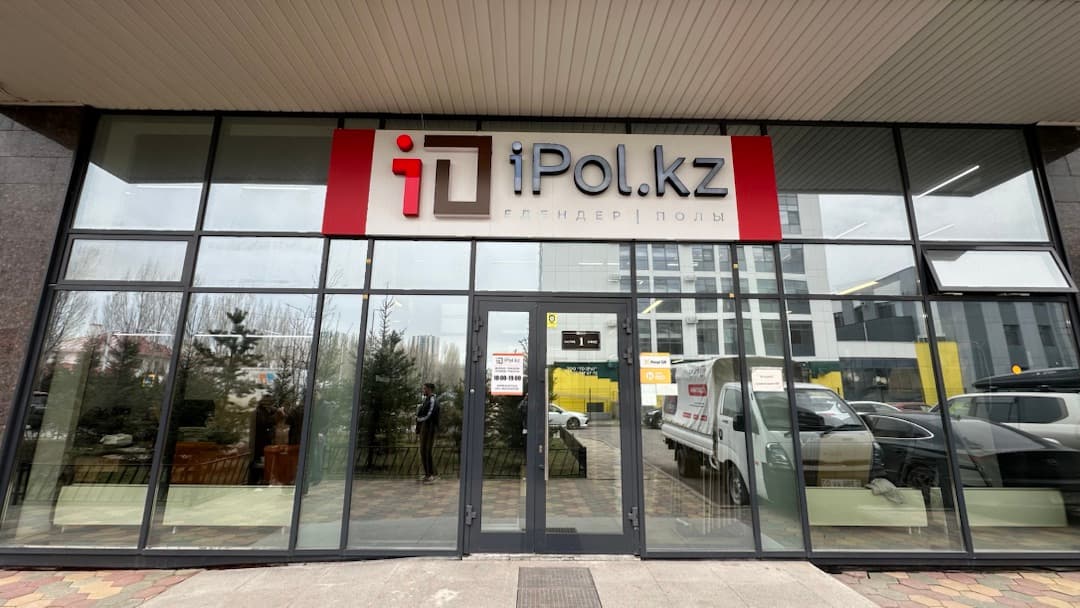 Вход в шоурум iPol с логотипом